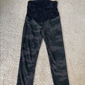 * Maternity* Camo Workout Leggings with full belly panel! Bought from Target.